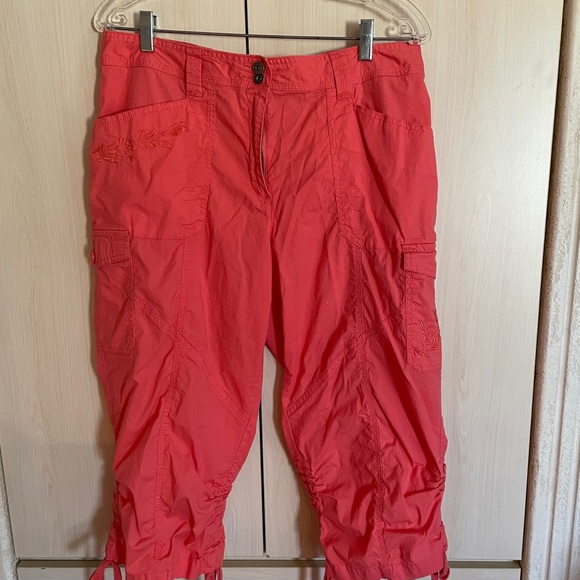 Cute Peach Capris - Picture 8 of 8